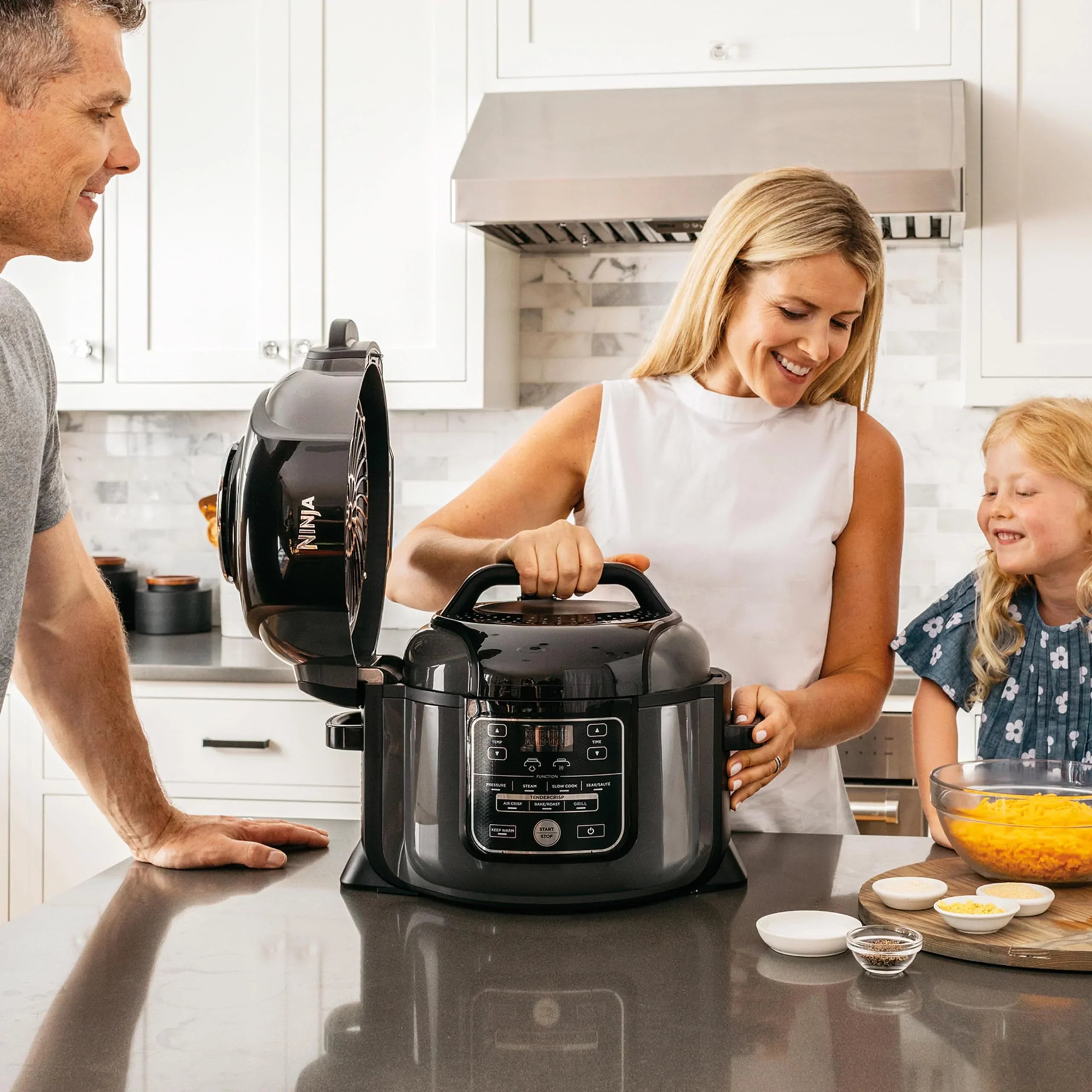 2025 Ninja Foodi Olla Multifunción, 6 L, olla multifunción 7 en 1, olla a presión rápida, freidora de aire caliente, cocción lenta, parrilla y más, acero cepillado y negro, OP300EU