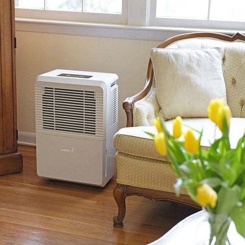 Deshumidificador Ivation de 70 pintas con certificación Energy Star y bomba (60 pintas según nuevo DOE) de gran capacidad, para espacios de hasta 4,500 pies cuadrados. Incluye humidistato programable, conector para manguera, apagado/reinicio automáti