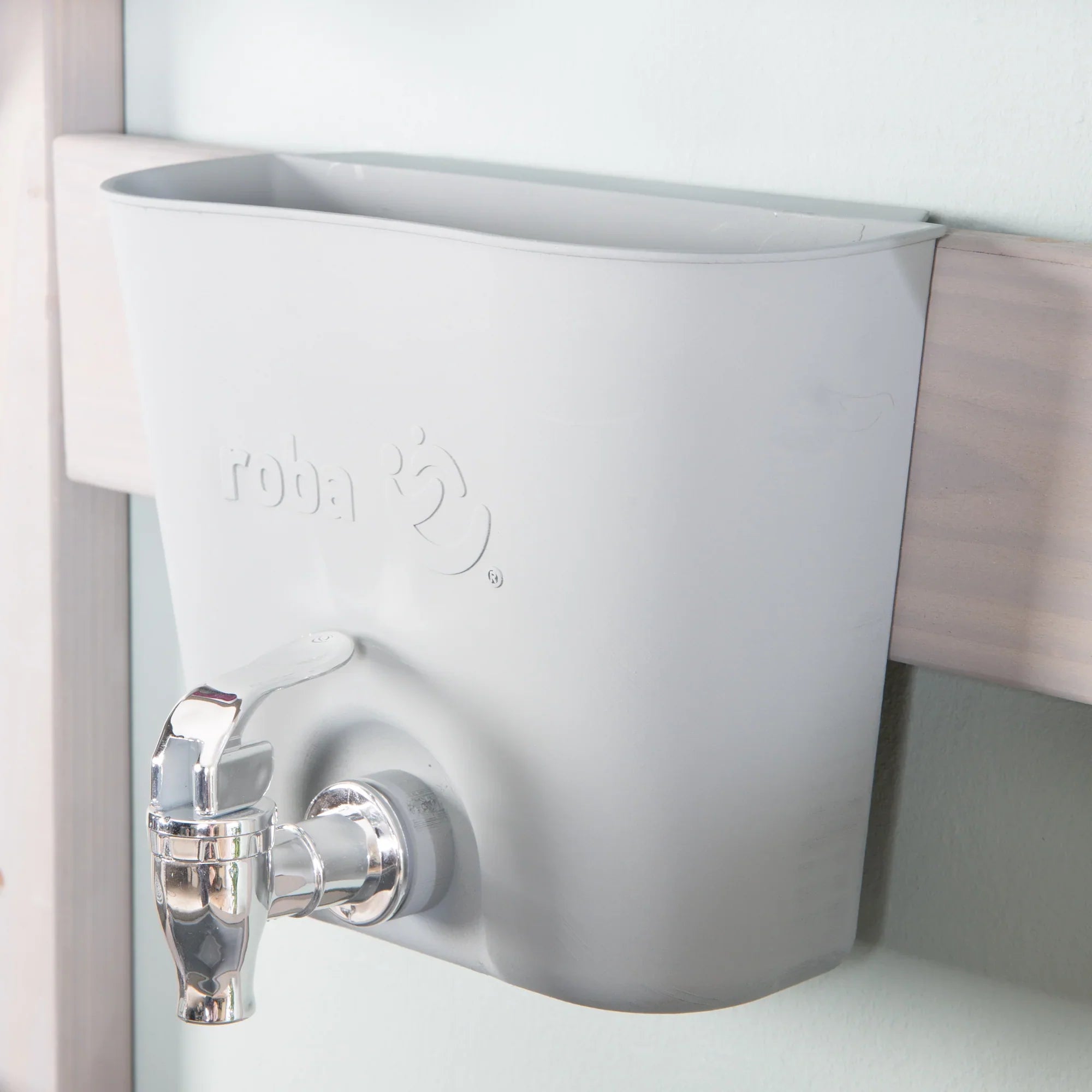 Cocina colgante de juego y barro con accesorios – Madera certificada FSC – Acabado en gris grabado