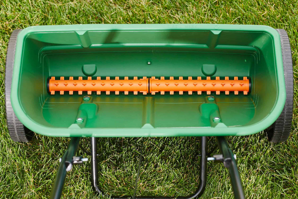 2025 Esparcidor de caída Scotts Turf Builder Classic de 32 lb