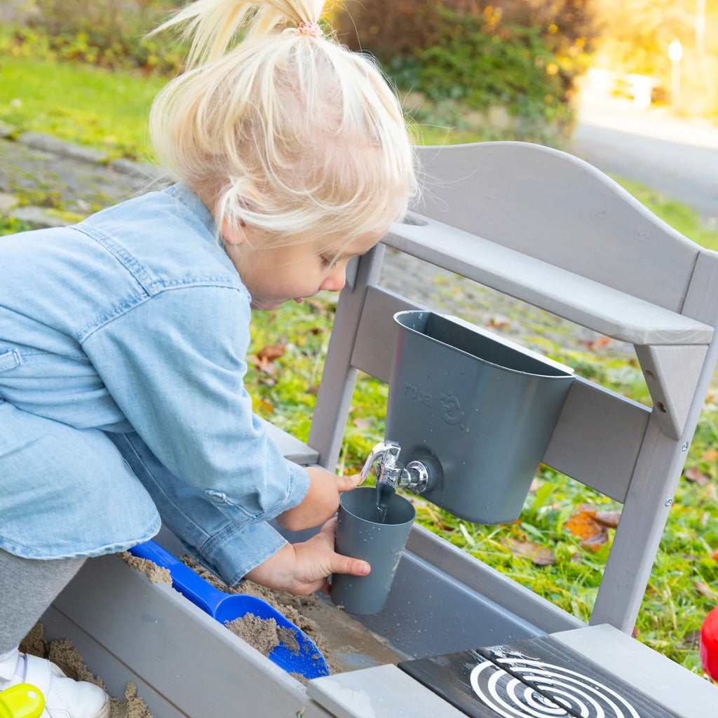 Cocina móvil de juego "Mud & Play BBQ" para niños – Madera certificada FSC – Acabado en gris grabado