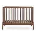2025 Cuna Quax colección Ashi – Marrón castaña | Elegancia atemporal y diseño minimalista | Altura ajustable (30/45/60 cm) | Haya certificada FSC | Incluye somier de lamas, sin colchón