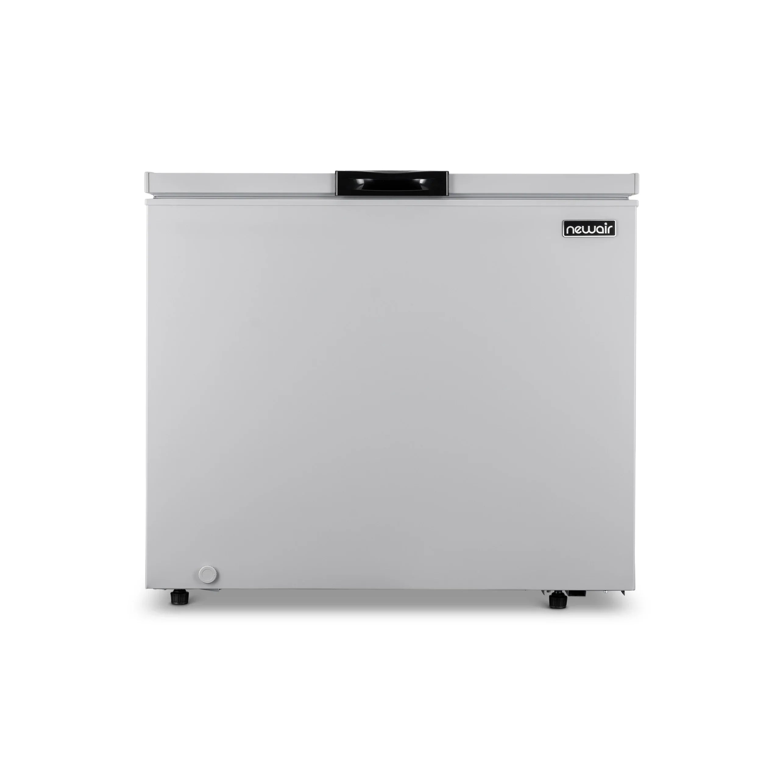2025 Congelador tipo baúl compacto Newair®, 6.7 pies cúbicos – Gris fresco