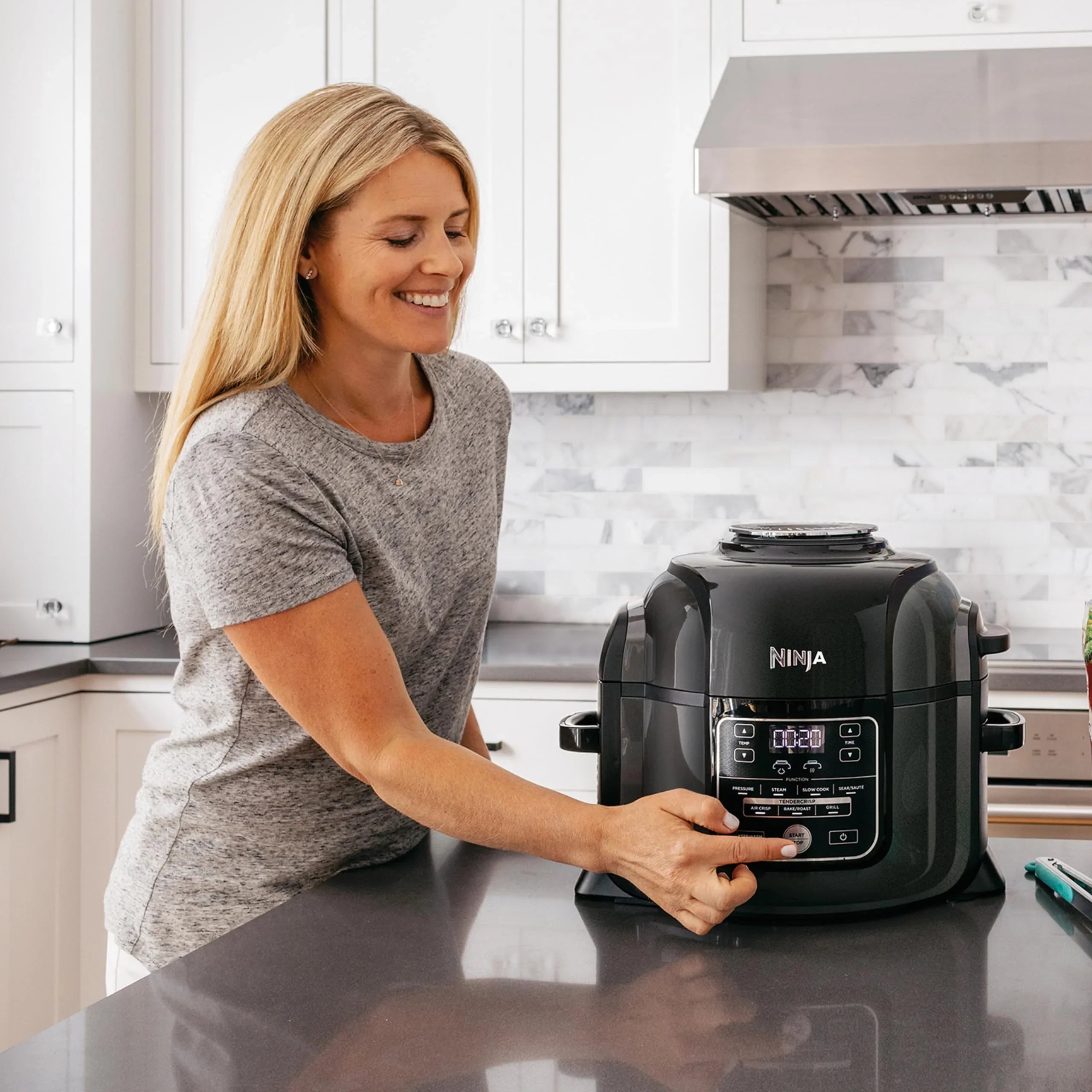 2025 Ninja Foodi Olla Multifunción, 6 L, olla multifunción 7 en 1, olla a presión rápida, freidora de aire caliente, cocción lenta, parrilla y más, acero cepillado y negro, OP300EU