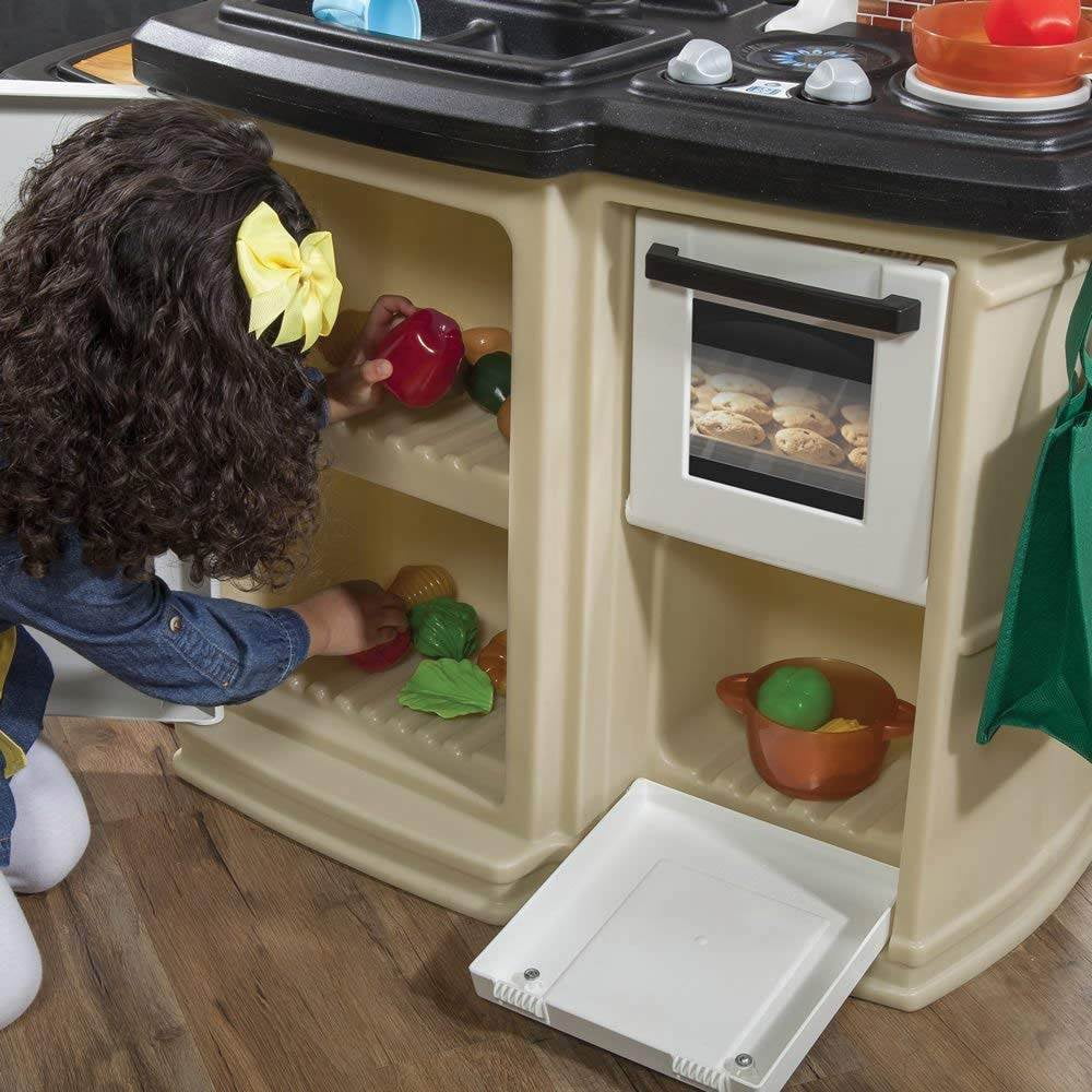 2025 Step2 Gran Cocina Gourmet Juguete para Niños en Color Blanco y Marrón con 35 Piezas de Accesorios