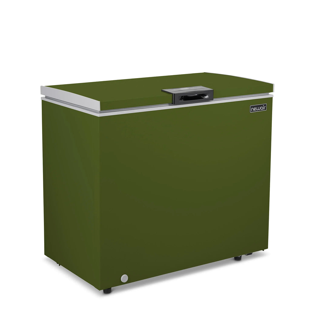 2025 Congelador Vertical Compacto Newair – 6,7 pies³ – Verde Militar