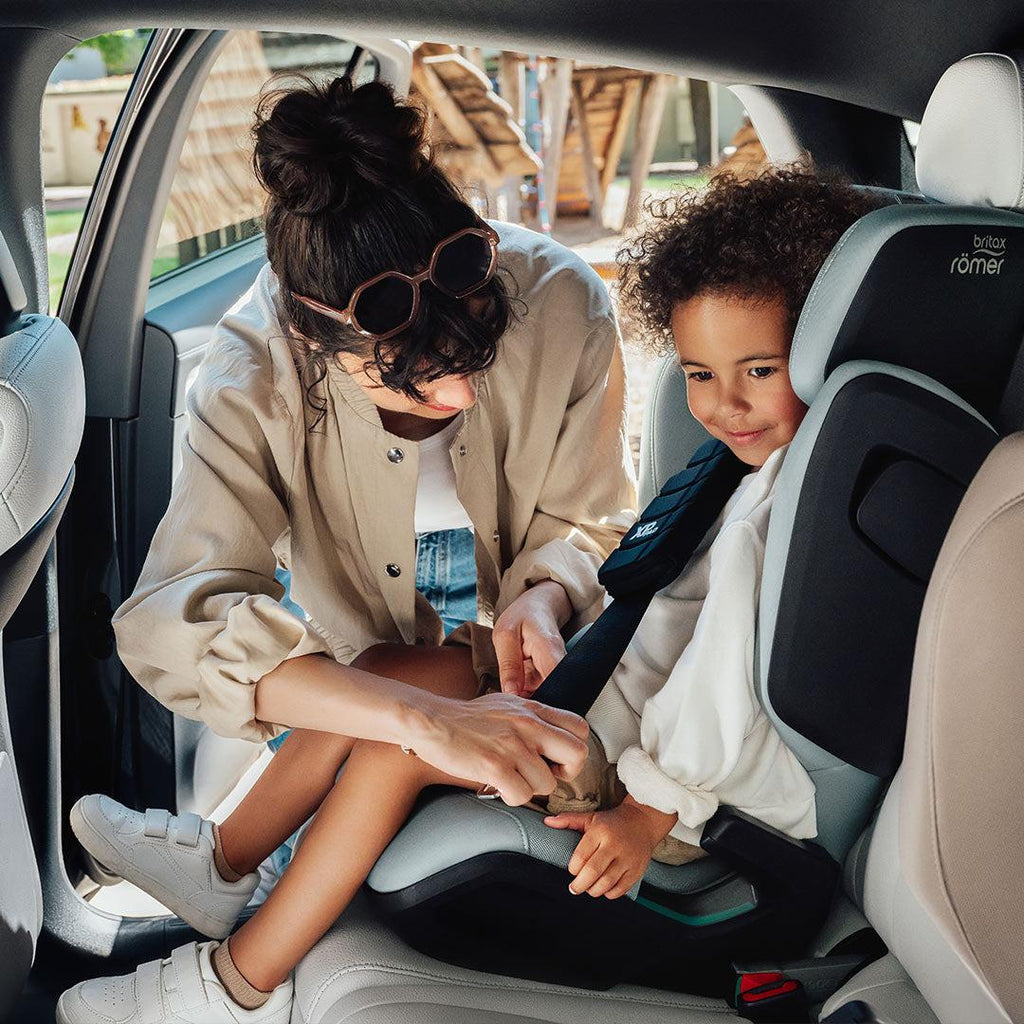 Silla de coche Britax Römer Kidfix i-Size Pro -Azul puerto- Estilo
