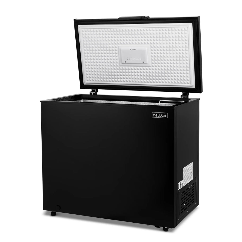 2025 Congelador Vertical Compacto Newair – 6,7 pies³ – Negro