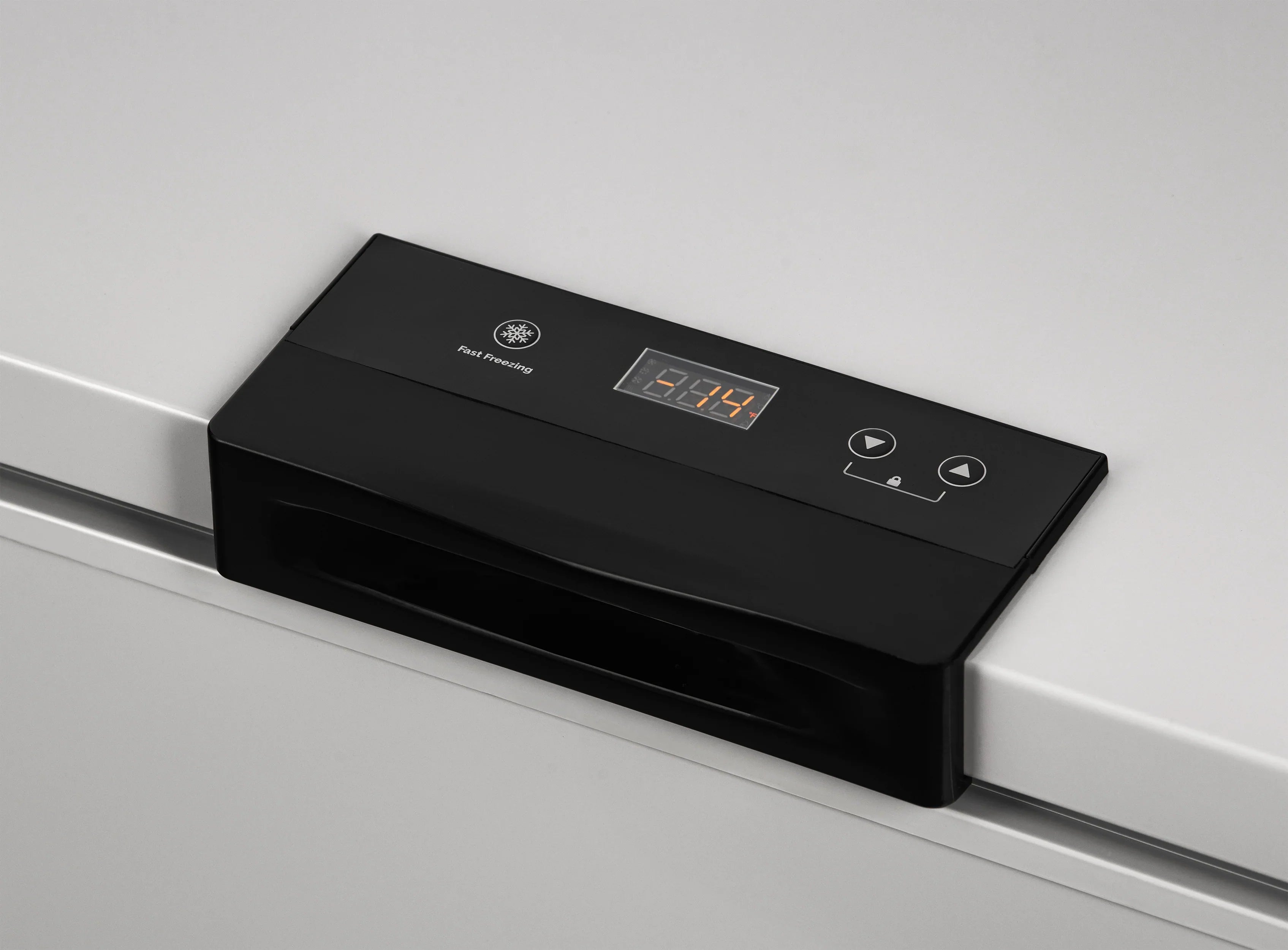 2025 Congelador tipo baúl compacto Newair®, 6.7 pies cúbicos – Gris fresco
