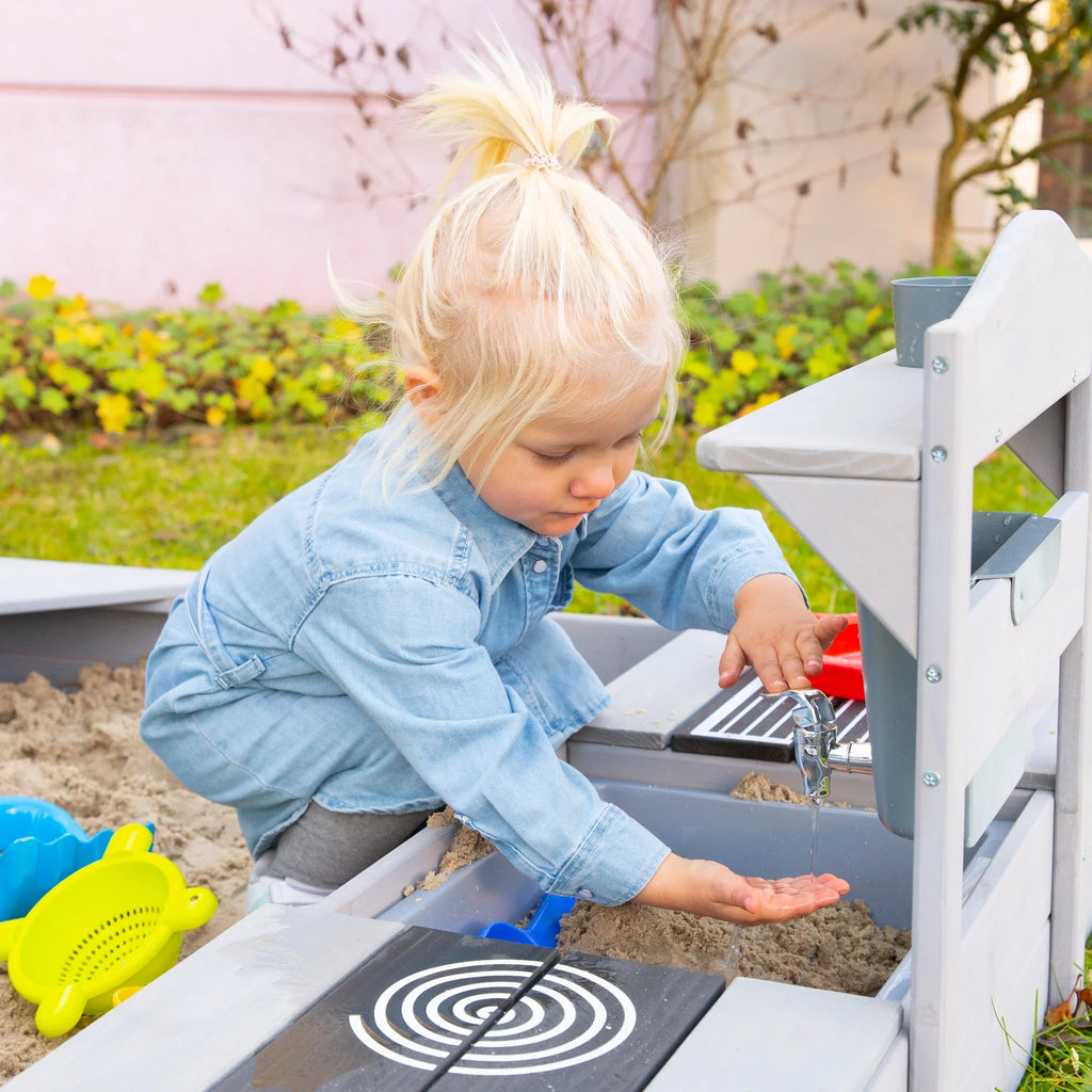 Cocina móvil de juego "Mud & Play BBQ" para niños – Madera certificada FSC – Acabado en gris grabado