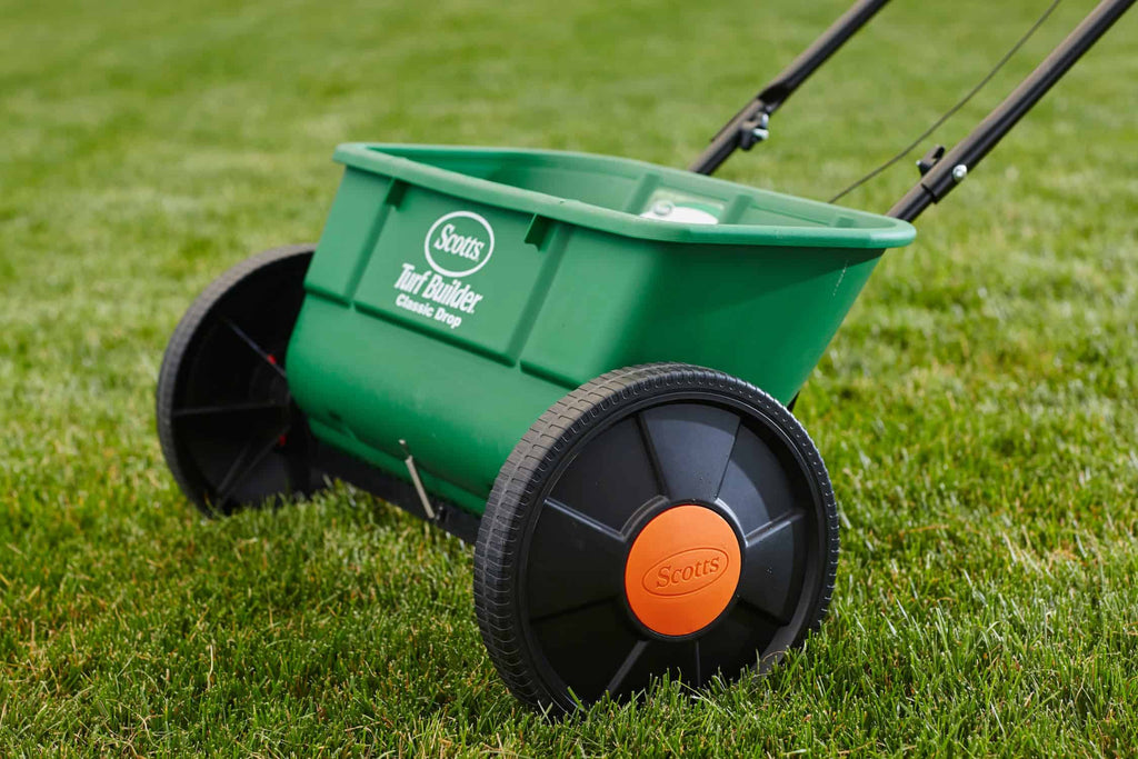 2025 Esparcidor de caída Scotts Turf Builder Classic de 32 lb