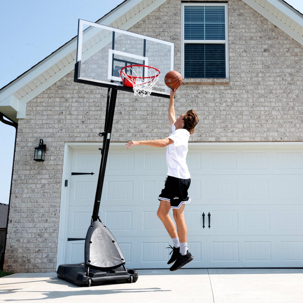 2025 Canasta de Baloncesto Portátil Spalding de 54 pulgadas – Panel de Policarbonato Irrompible, Sistema Ajustable ExactaHeight y Aro Pro Slam – Para Juego Exterior