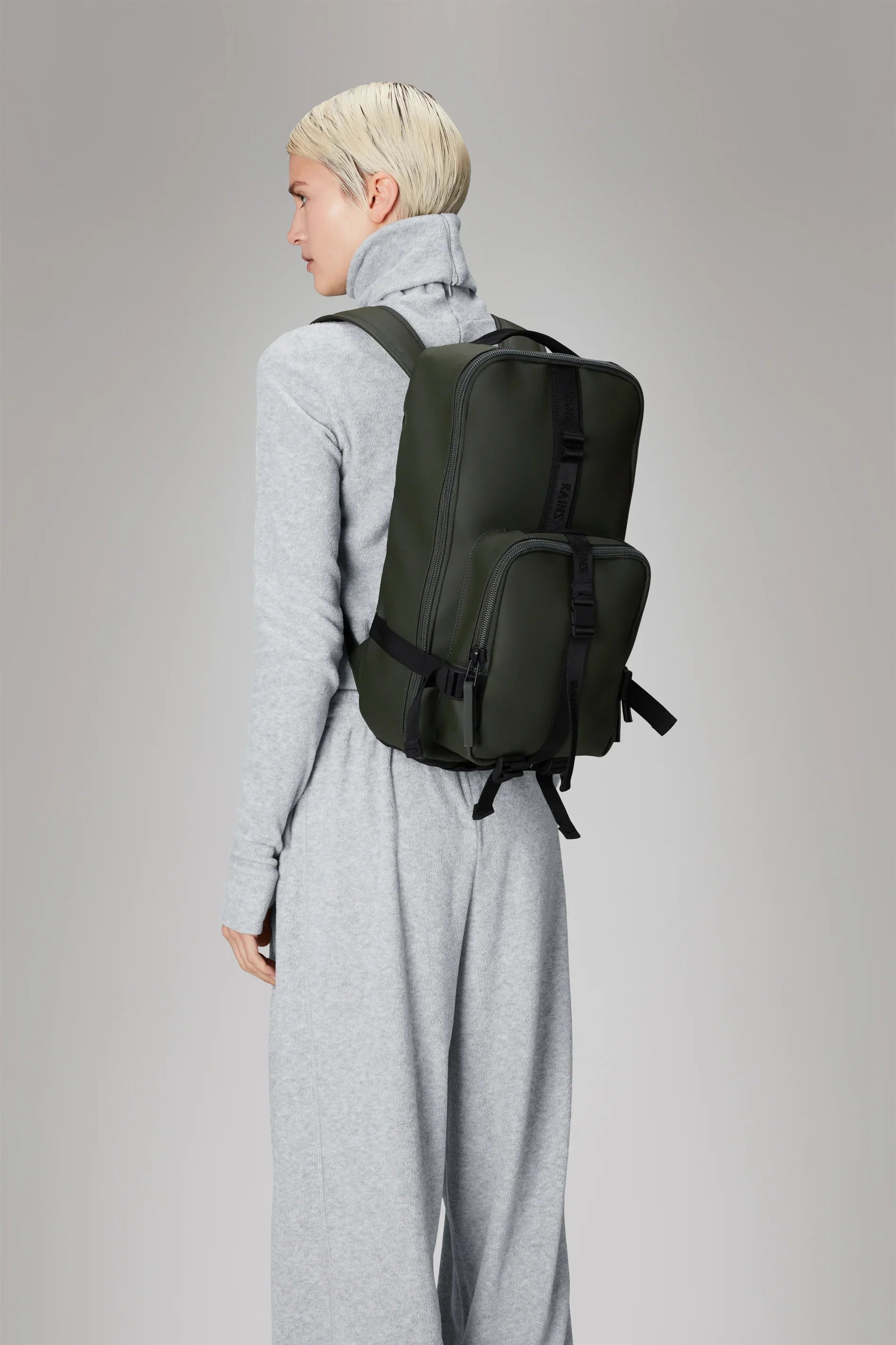 2025 Trail Rucksack – Mochila para Portátil Repelente al Agua (15") con Diseño Deportivo y Correas de Compresión – Dos Compartimentos Principales y Revestimiento PU – Para Uso Diario y al Aire Libre