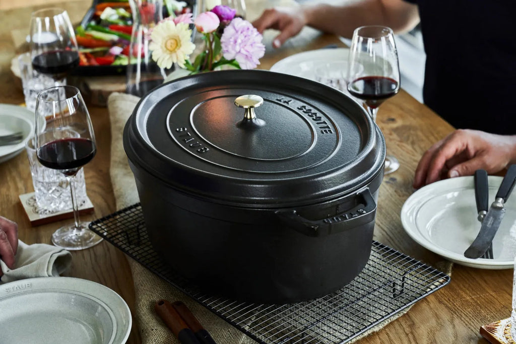 2025 Staub Cocotte Ovalada 12L – Cocotte de Hierro Fundido de Alta Calidad para una Cocción Uniforme de Grandes Platos