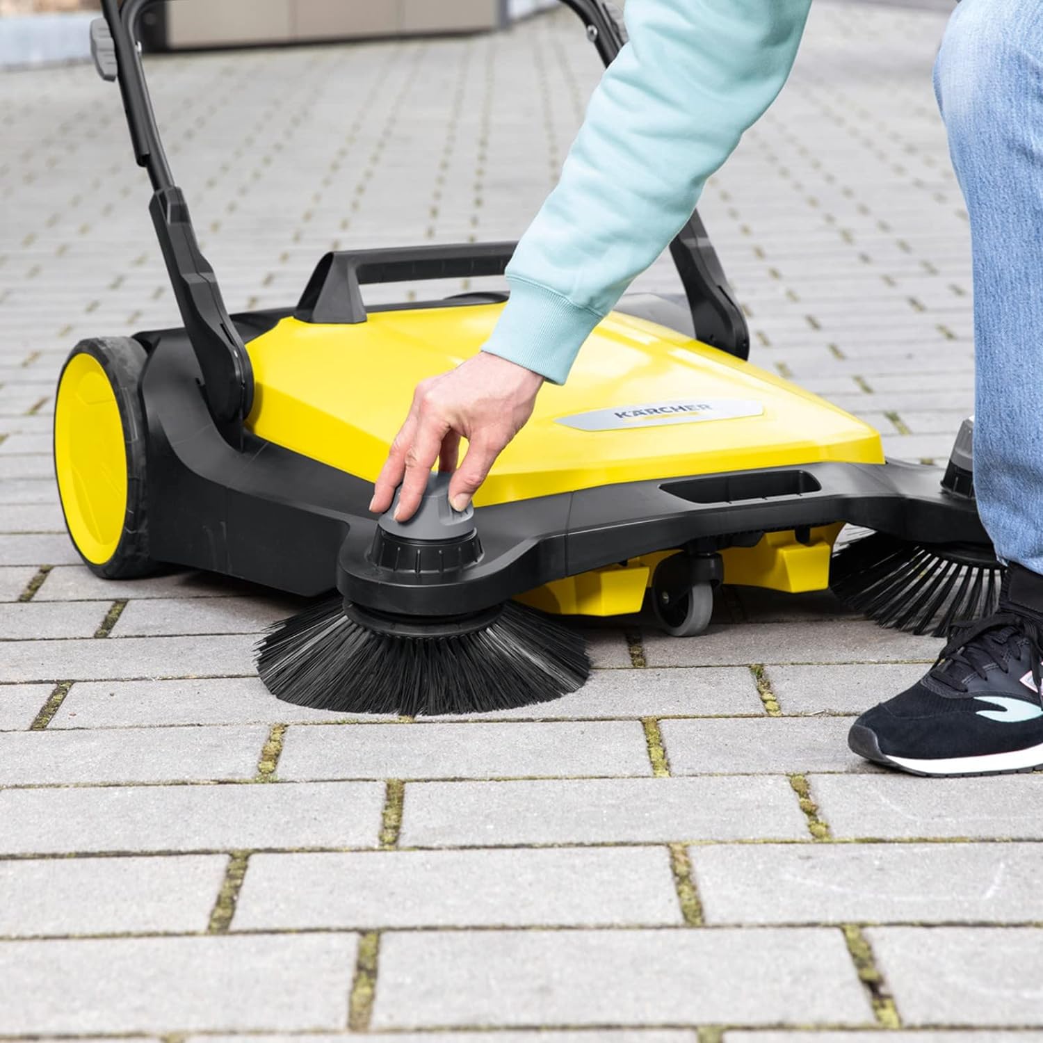 2025 Barredora Manual S 6 Twin para Exteriores – Capacidad de 10 Galones – Ancho de Barrido de 33.9″ – Barrido de hasta 32,300 Pies Cuadrados por Hora