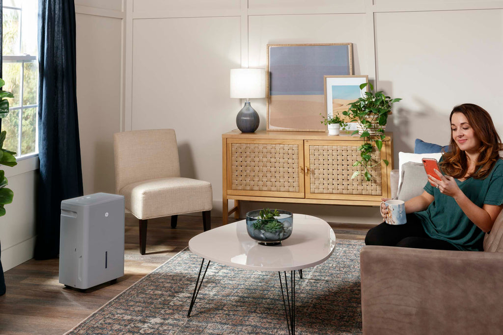 2025 Deshumidificador Portátil Inteligente GE Energy Star® de 50 Pintas con Función Smart Dry para Espacios Húmedos