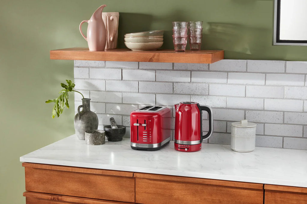 2025 Set de desayuno KitchenAid con hervidor 5KEK1701, tostadora de 2 ranuras 5KMT2109 y calentador de pan