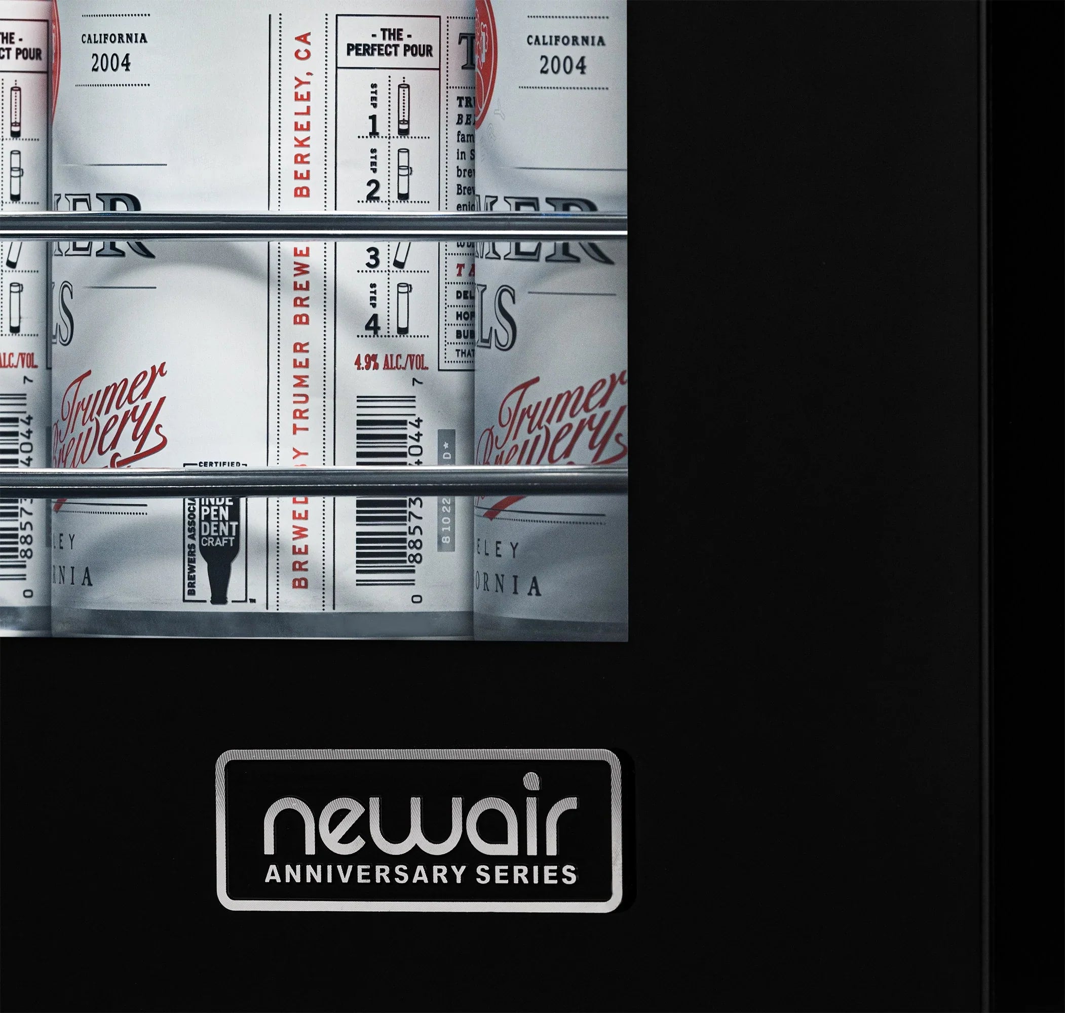 2025 Newair® Edición Limitada Refrigerador de Bebidas Aniversario – 100 Latas – 16,93"