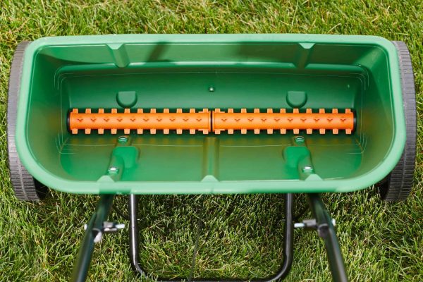 2025 Esparcidor de caída Scotts Turf Builder Classic de 32 lb