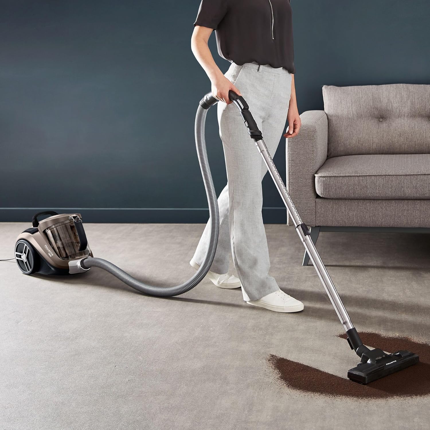 Rowenta Compact Power XXL Aspiradora sin Bolsa, Motor Eficiente Energéticamente de 900W, Filtración Ciclónica Avanzada, Depósito Extra Grande de 2.5L, Compacta, Kit Clásico, Modelo RO4B23