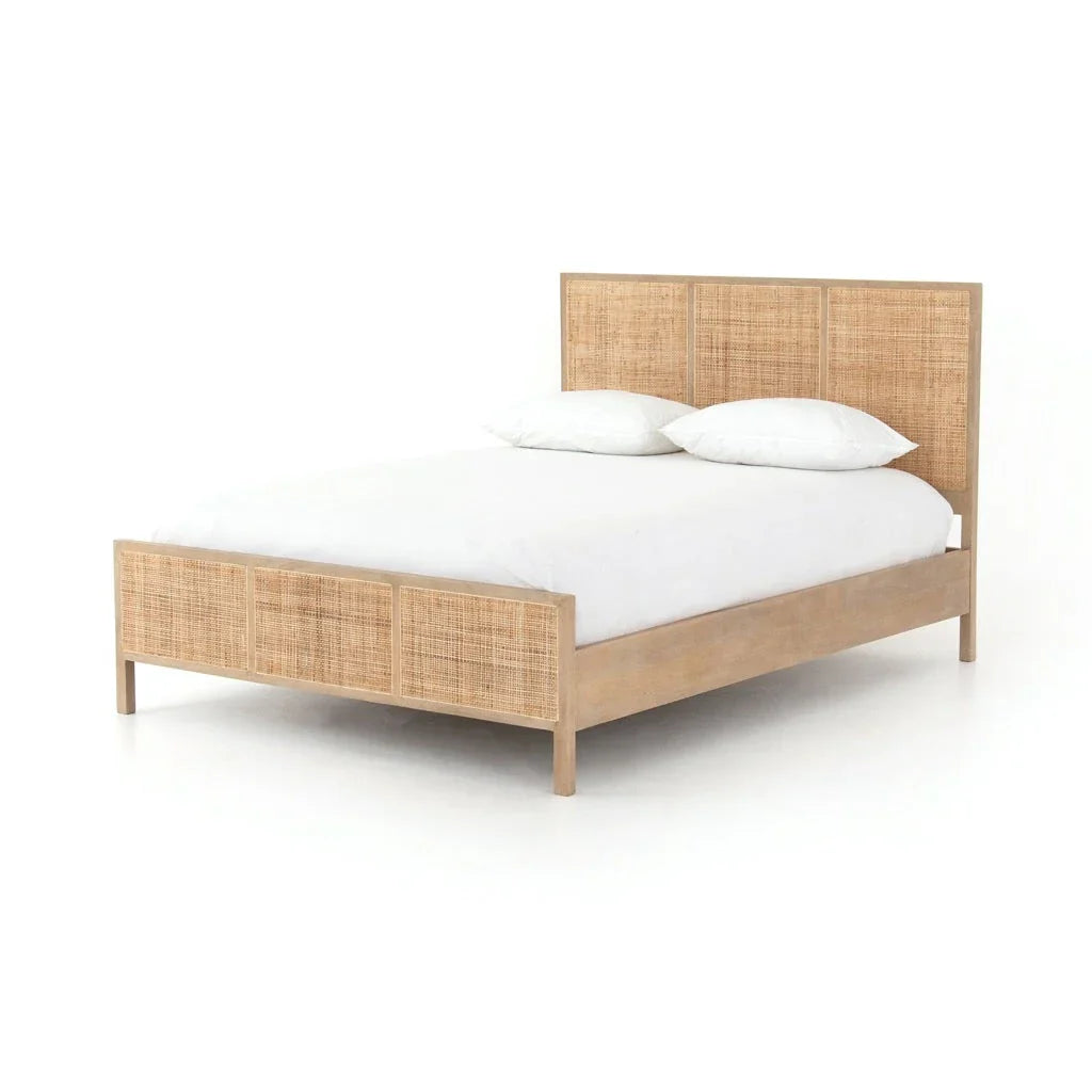 Cama Sydney de Madera de Mango Natural y Ratán Tejido – Elegancia Natural y Textura Auténtica