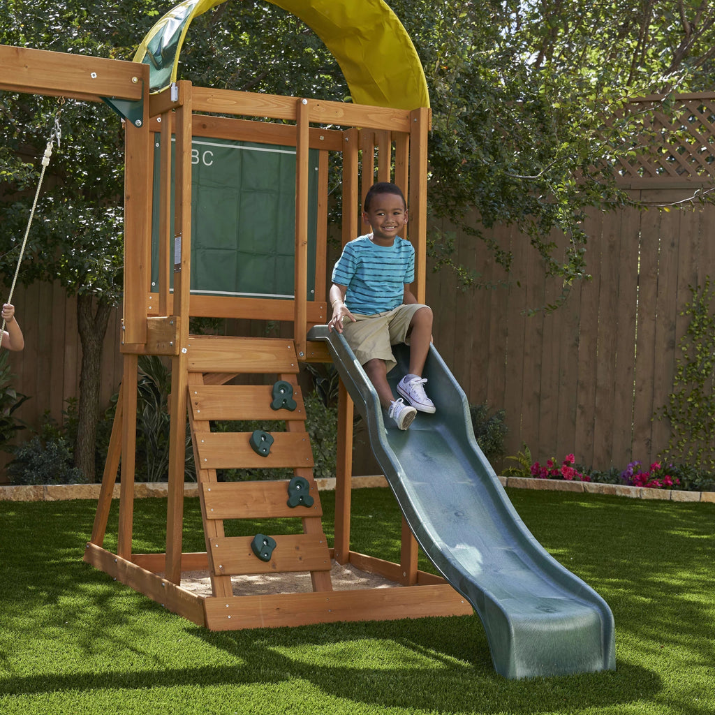 Juego de Patio KidKraft Ainsley de Madera con Resbaladilla y Muro de Escalada
