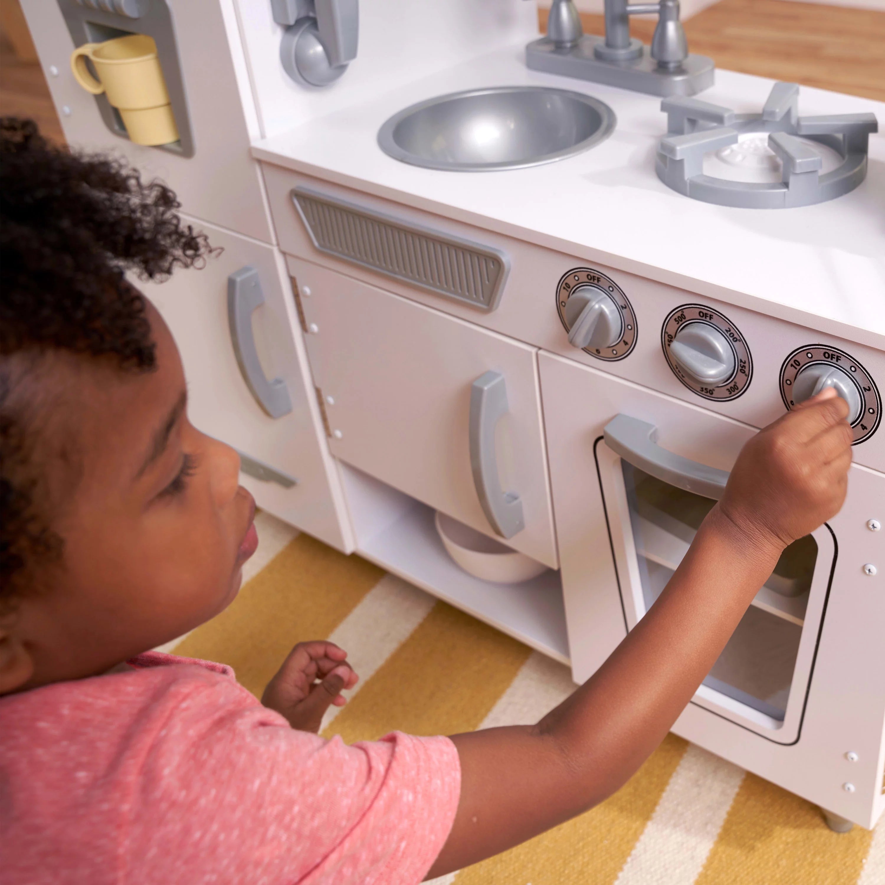 Cocina de Juguete KidKraft Vintage de Madera Blanca con Fabricador de Hielo y Teléfono de Juguete