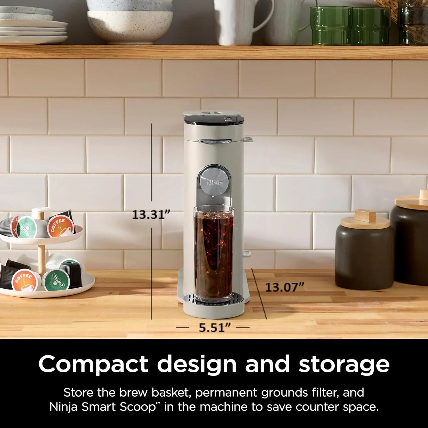 2025 Cafetera de porción individual Ninja Pods & Grounds, compatible con K-Cup, prepara café molido o cápsulas, diseño compacto, depósito de 56 oz, tamaños de taza de 6 oz a 24 oz para viaje, café frío, color piedra, modelo PB041ST