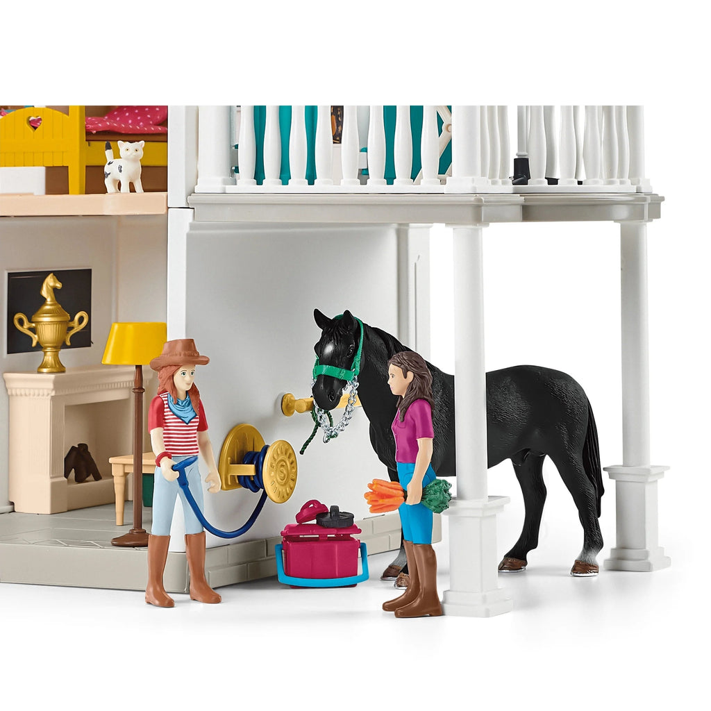 2025 Schleich – Horse Club: Casa de Campo y Establo junto al Lago con Accesorios, 192 Piezas