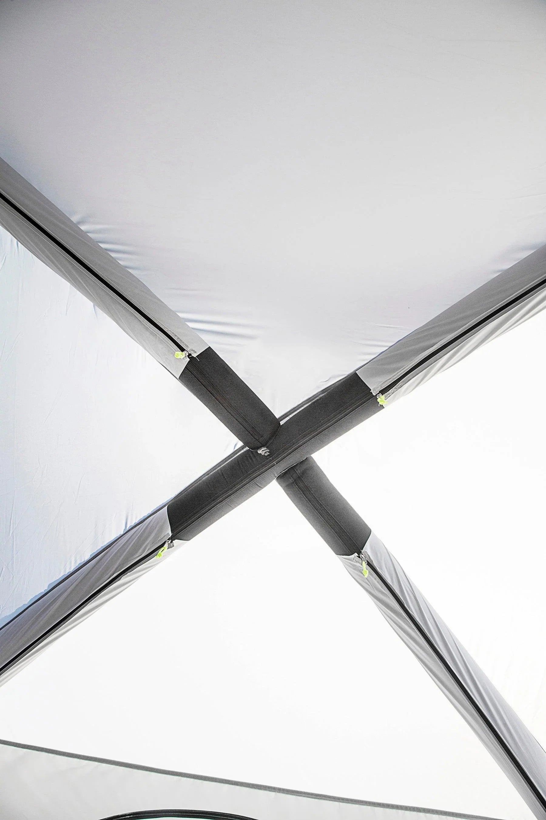 2025 Toldo hinchable para furgoneta Trouper 2.0 – A.I.R. Tech, mosquiteras, suelo cosido, ventilación en el techo
