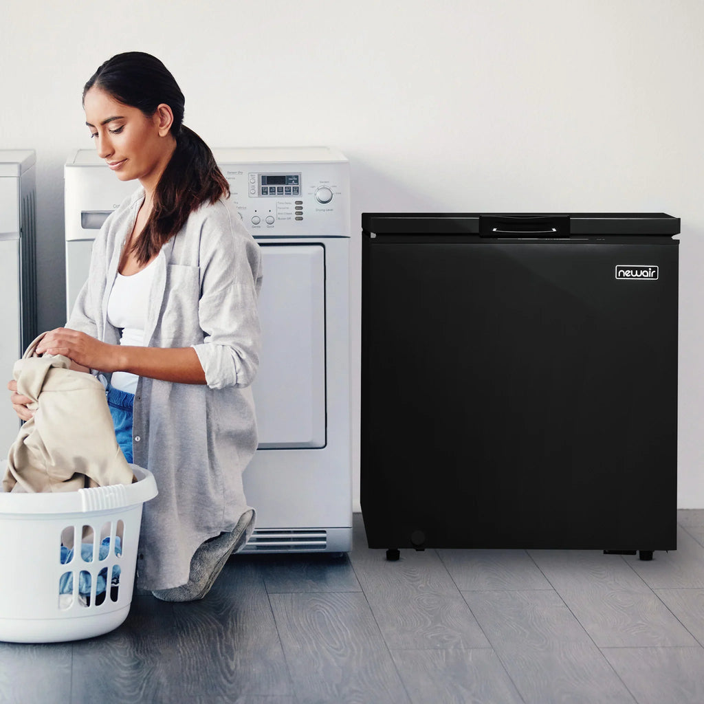 2025 Congelador Horizontal Mini-Profunfo Newair – 5 pies³ – Negro