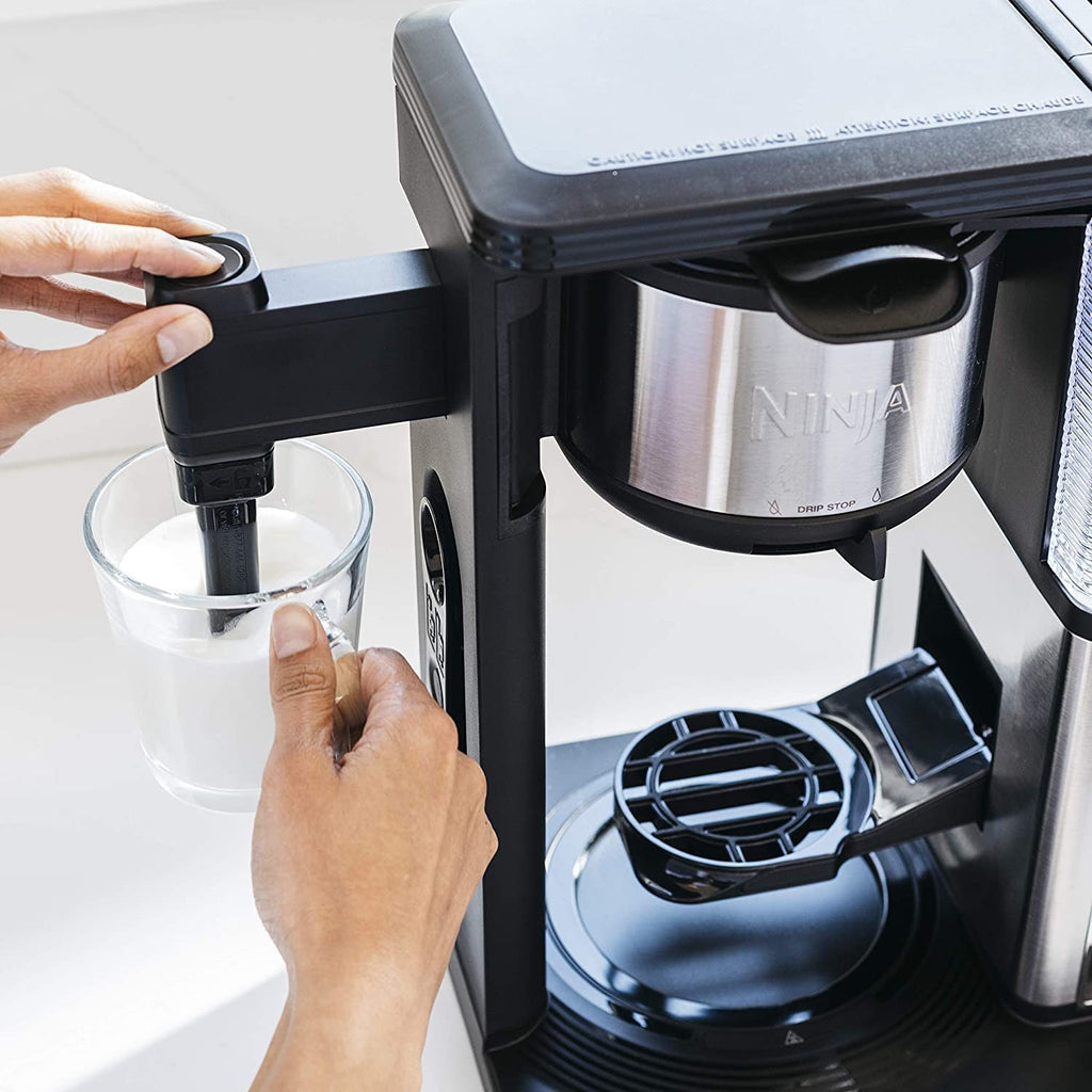 2025 Cafetera Especialidad Ninja con Jarra de Vidrio de 50 Oz, Acabado en Negro y Acero Inoxidable