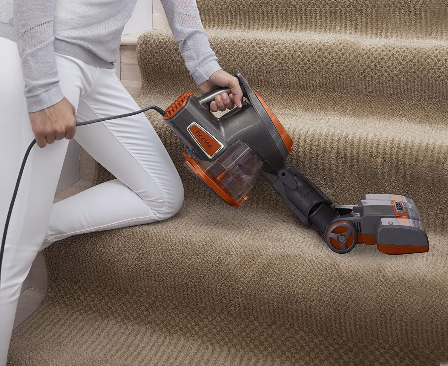 2025 Shark Rocket Aspiradora Ultra Ligera con Cable, Sin Bolsa – Para Alfombras y Pisos Duros con Dirección Giratoria (Modelo HV301), Gris/Naranja